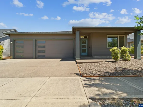 1262 Daylily St, Woodburn, OR 97071