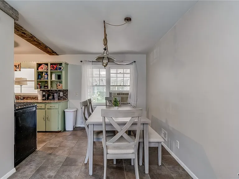 325 Paddock St — Photo 22