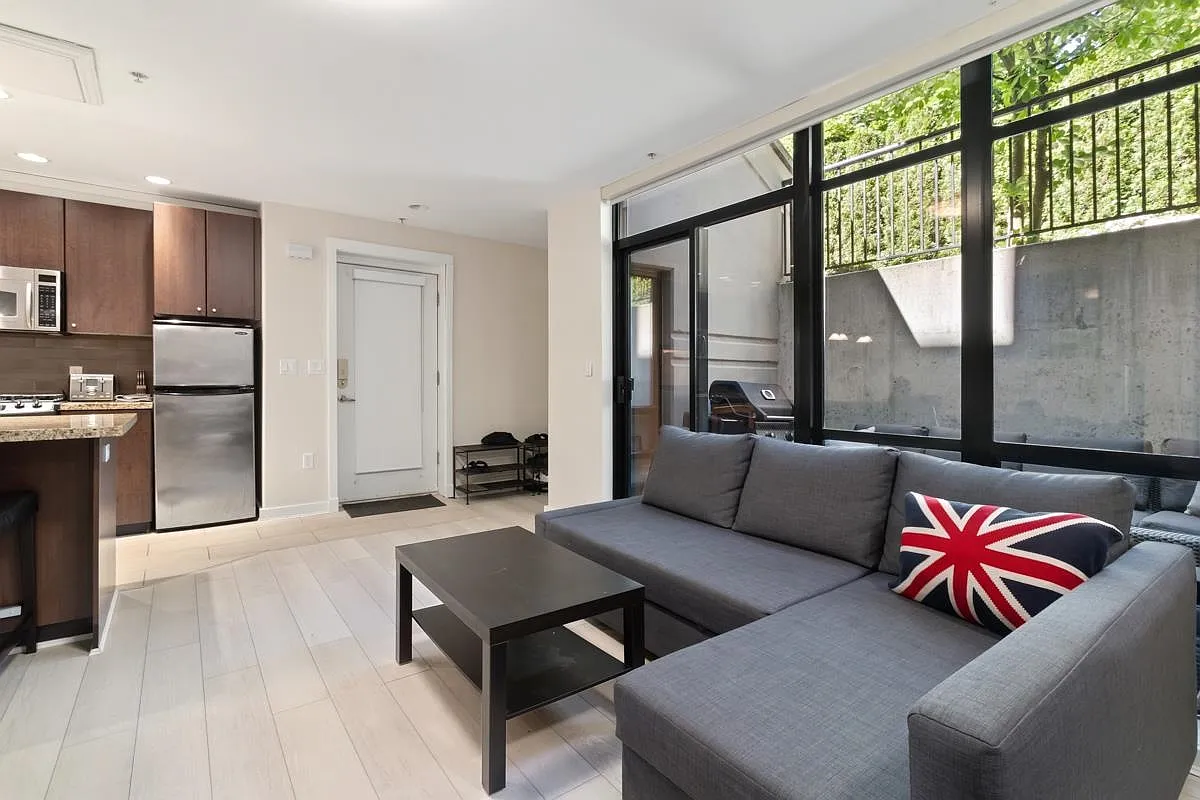 Studio, 476 sqft, $2,795 — Photo 2