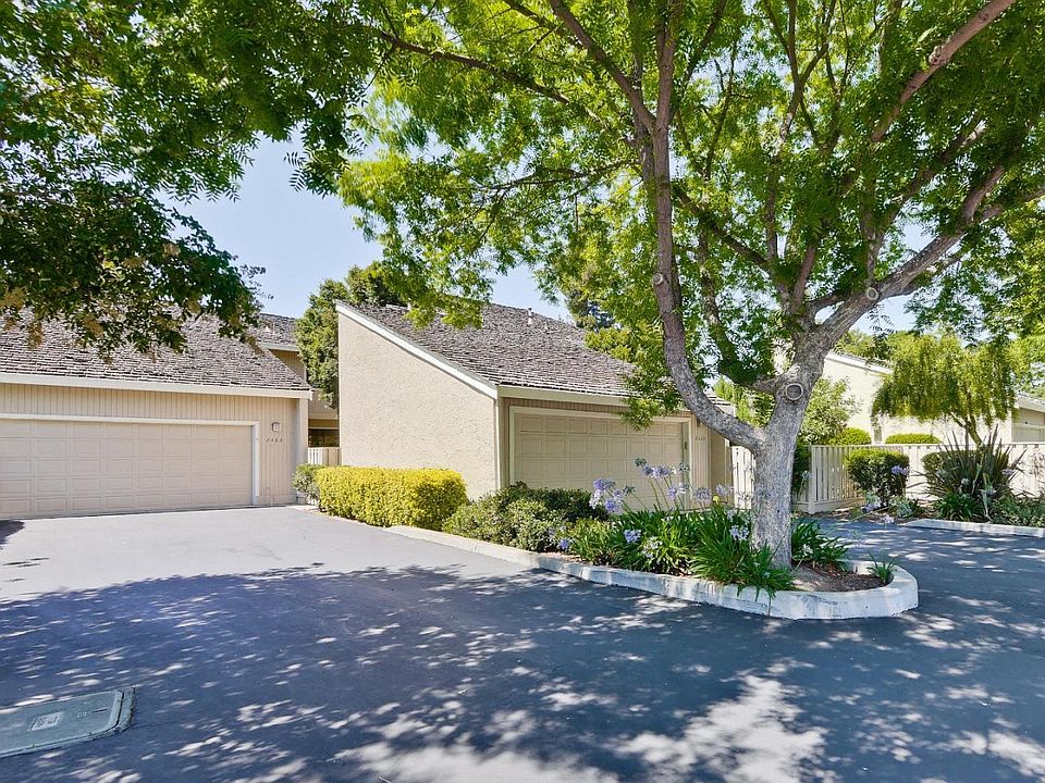 1st image of 2463 Golf Links Cir