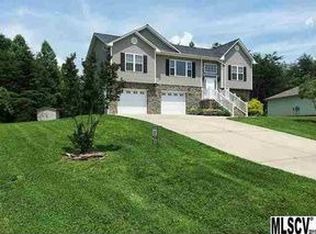 129 Deer Creek Dr, Hudson, NC 28638
