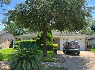 1123 Hidden Valley Dr, Houston, TX 77088
