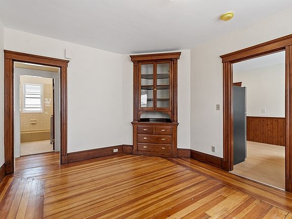 4th image of 121-123 Surrey St