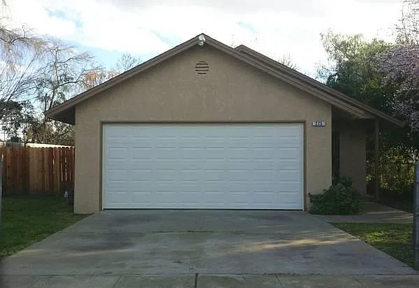 275 W Beechwood Ave — Photo 2