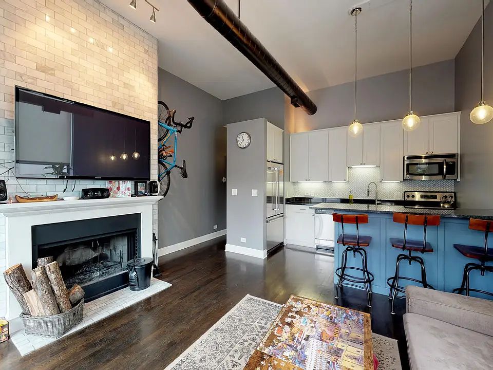 1st image of 2343 N Greenview Ave APT 107