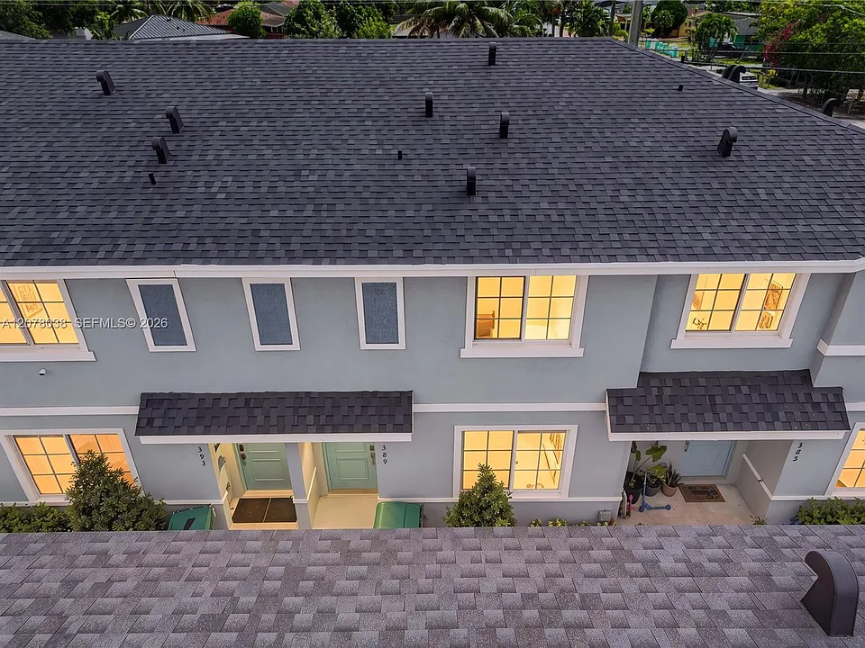 389 NW 10th St