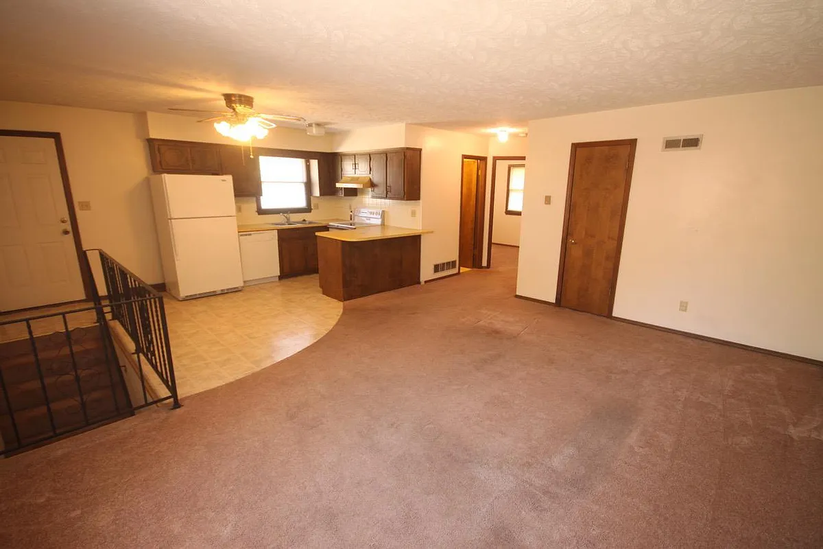 Building Photo - 659 S 5th St #B