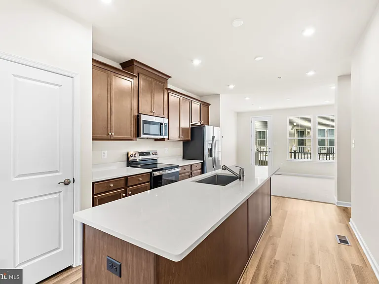 3404 Chester Aly — Photo 11