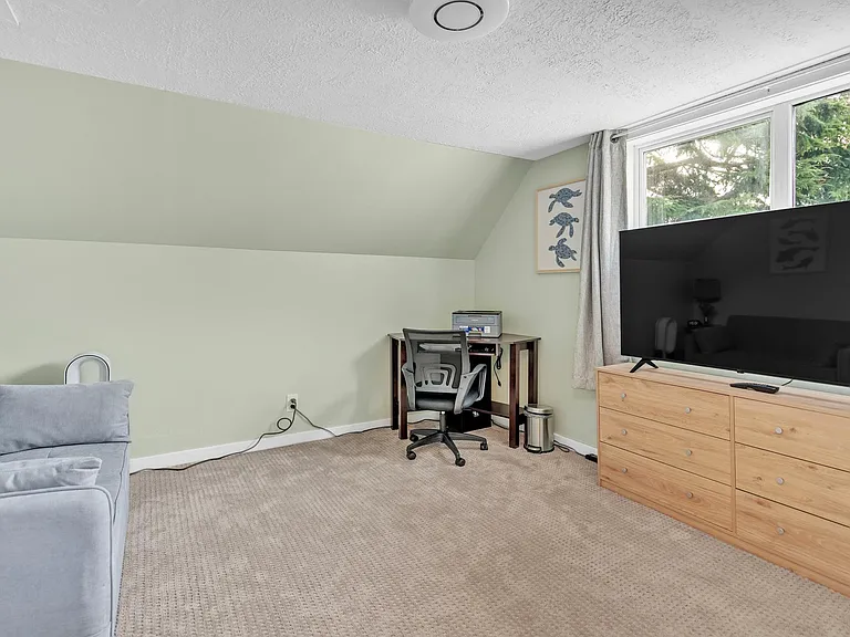 536 Bell St — Photo 15