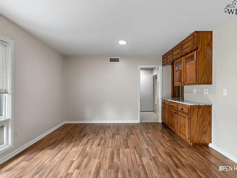 4202 Meadowbrook Dr — Photo 9