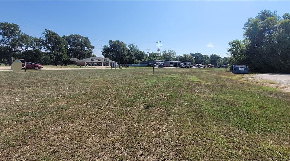 2nd image of 519 Tunica Dr E #A