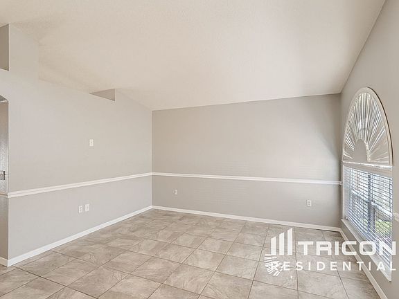 4th image of 30433 Tremont Dr