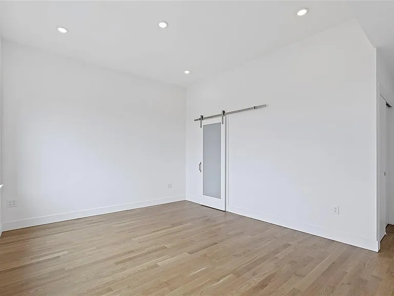 21 Giles Ave #2 — Photo 7