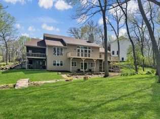 1669 Barberry Cir, Freeport, IL 61032