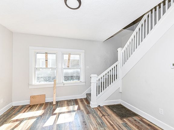 5th image of 516 N Dearborn St #B