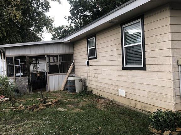 3rd image of 801 E Patricia Dr