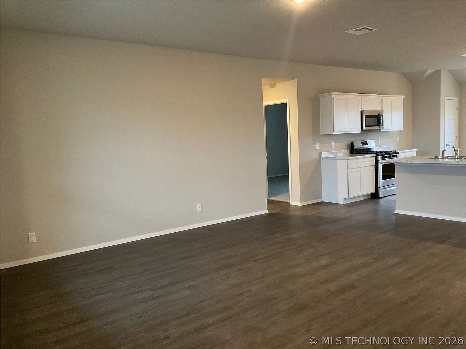 4 bed, 2.0 bath, 1694 sqft, $1,850 — Photo 3