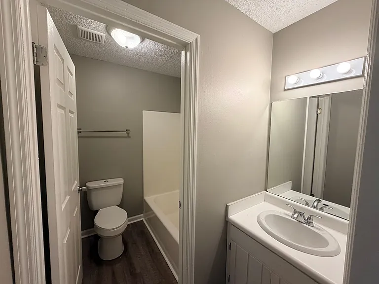 4 Lakeland Ct — Photo 17