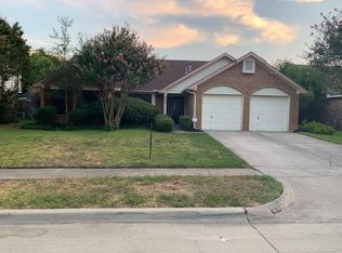 334 Hopewell St, Grand Prairie, TX 75052