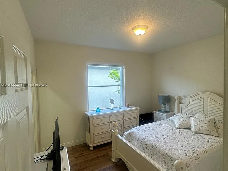 18571 SW 44th St — Photo 23