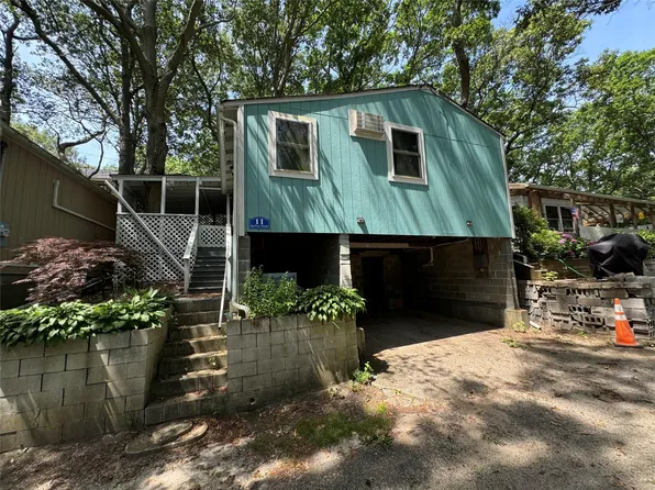 11 S Surfway, Baiting Hollow, NY 11933