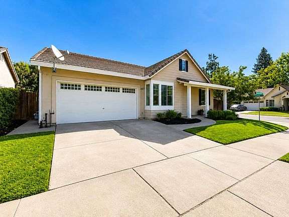 2nd image of 385 Summer Grove Cir