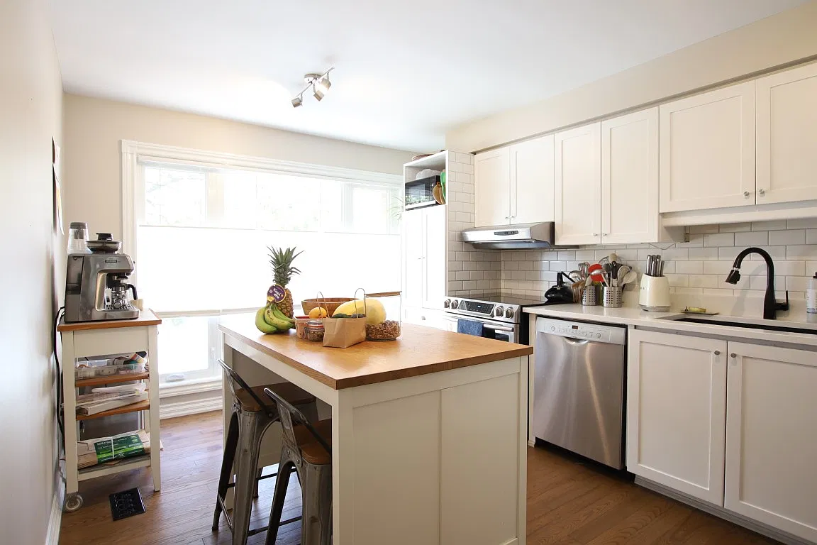 483 Churchill Ave North — Photo 4