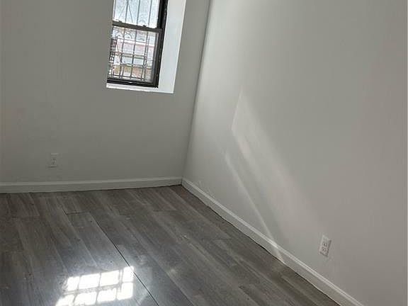 4th image of 740 S Oak Dr