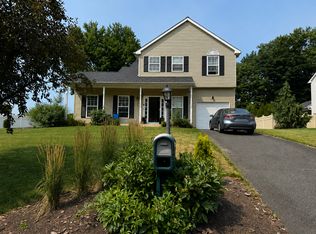 35 Lois Ln, Gilbertsville, PA 19525