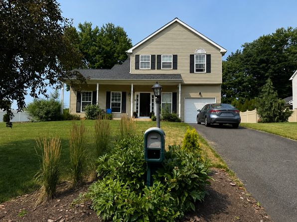 35 Lois Ln