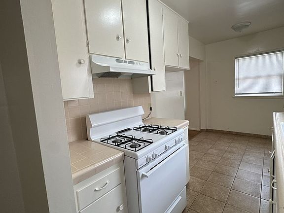 5th image of 1124 E St APT A