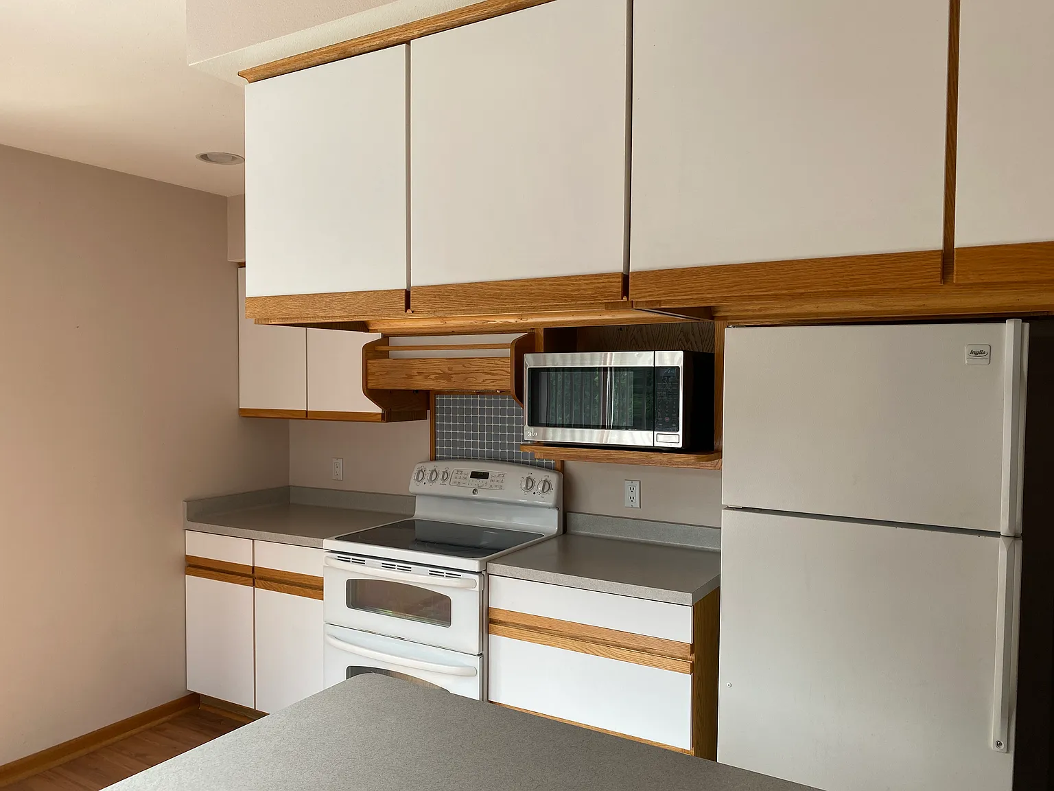 2 bed, 800 sqft, $1,150 — Photo 3
