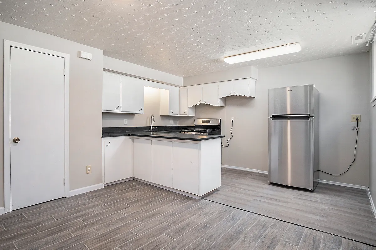 Building Photo - 218 S 38th Ave #5