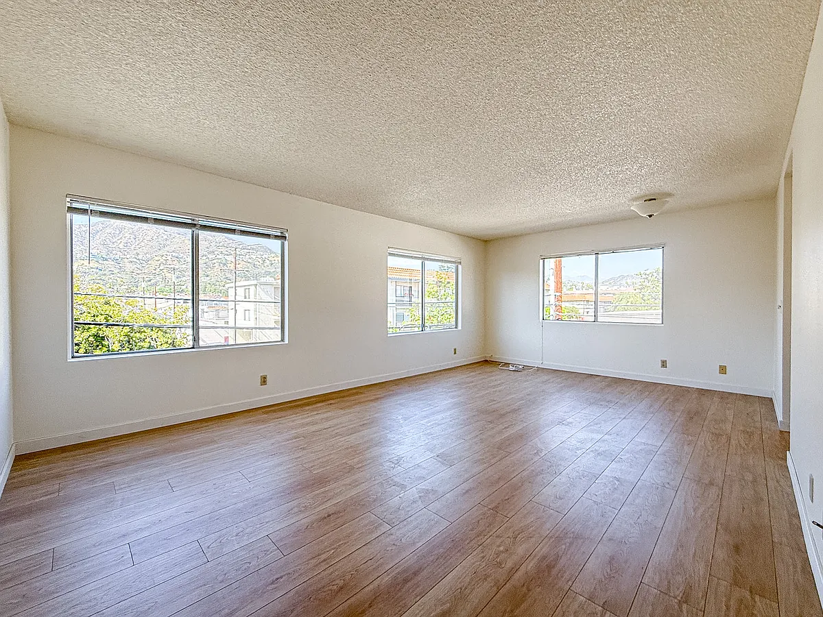 Building Photo - 1040 San Rafael Ave #301