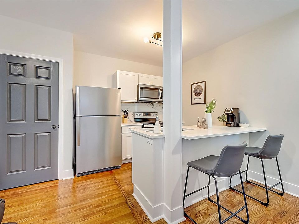 1st image of 2622 Victory Pkwy #101