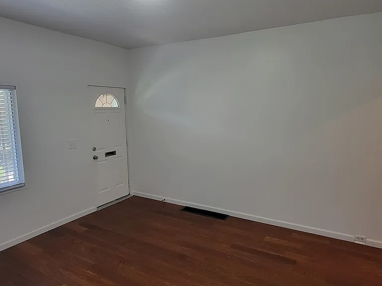 4313 Stanley St — Photo 2
