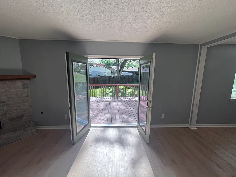113 Cornwall Ct — Photo 15