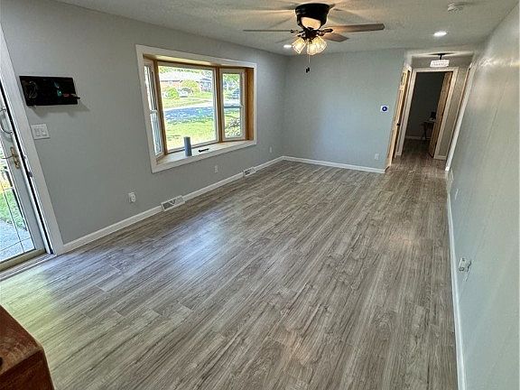 4th image of 1634 Lindsey Ave