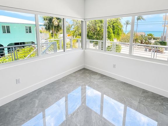 3rd image of 229 W Seaview Cir