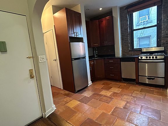5th image of 161 W 10th St #4C