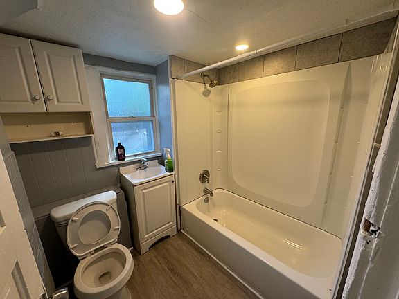2nd image of 1127 W 17th St