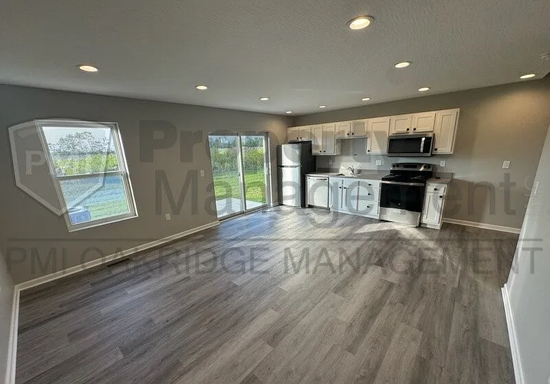 2 bed, 1.5 bath, 1200 sqft, $1,650 — Photo 3