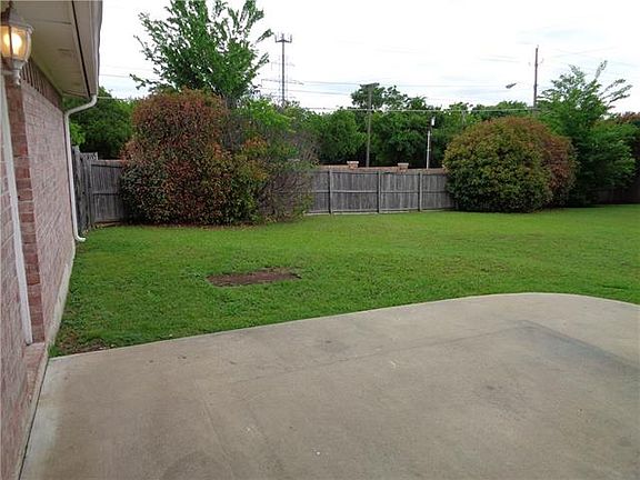 5th image of 1204 Leisure Ln