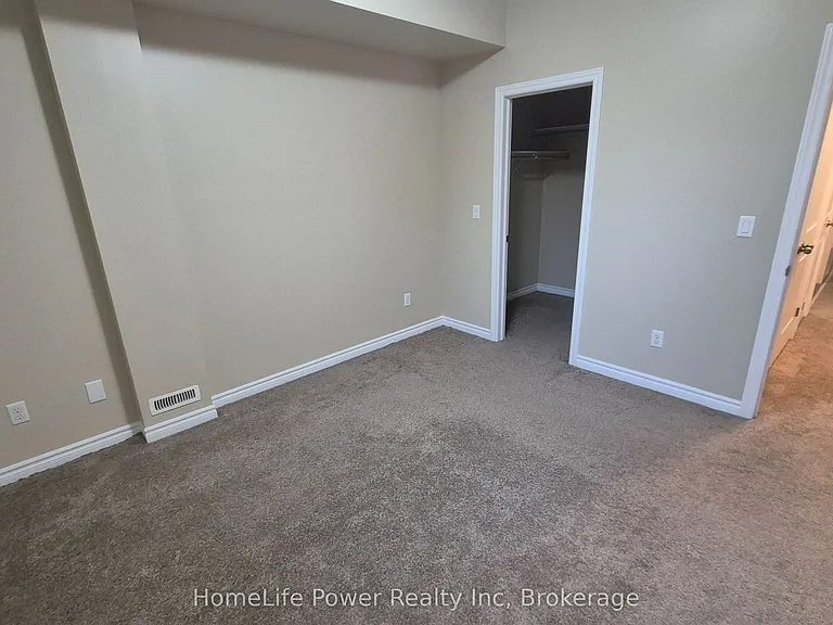 225 Riddell St #22 — Photo 11