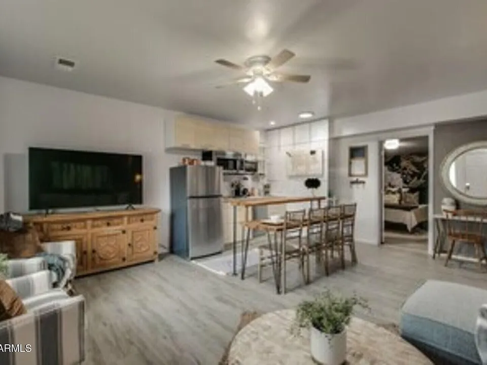 830 E Maryland Ave #2