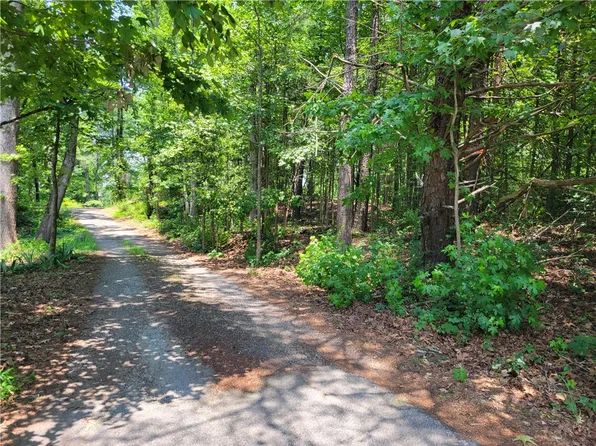 306 Foxfire Rd, Central, SC 29630