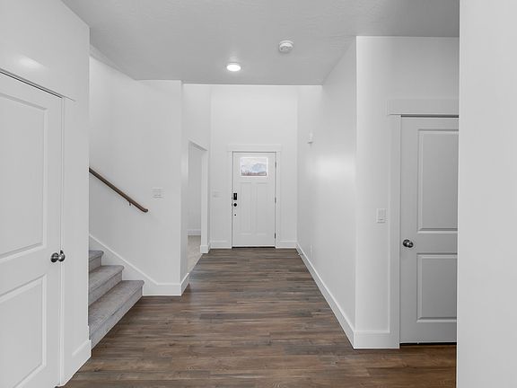 Finished home photos are representational images only. See sales agent for details.