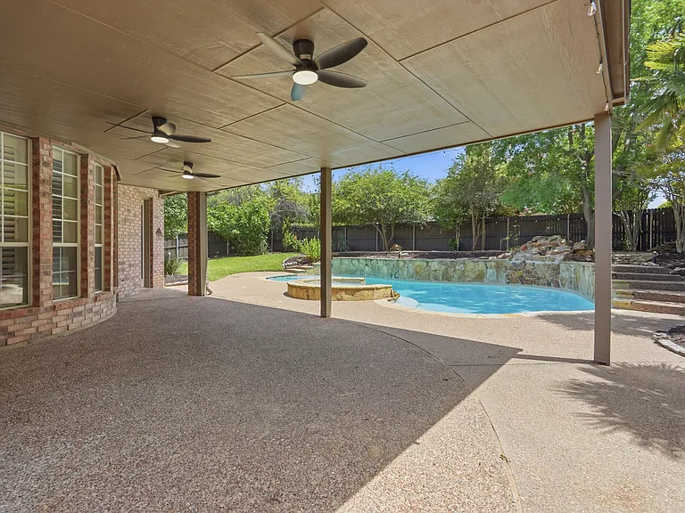 2221 Danielle Dr — Photo 35