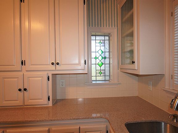 5th image of 106 Indest St
