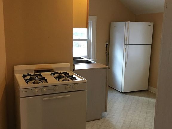 5th image of 631 Prospect Ave NE APT 2